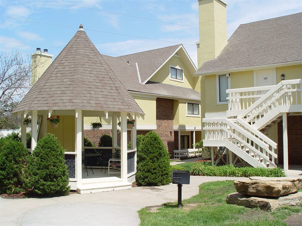 Cloverleaf Suites Kansas City Overland Park Exterior photo