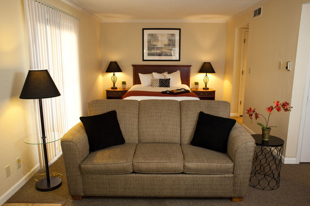 Cloverleaf Suites Kansas City Overland Park Exterior photo