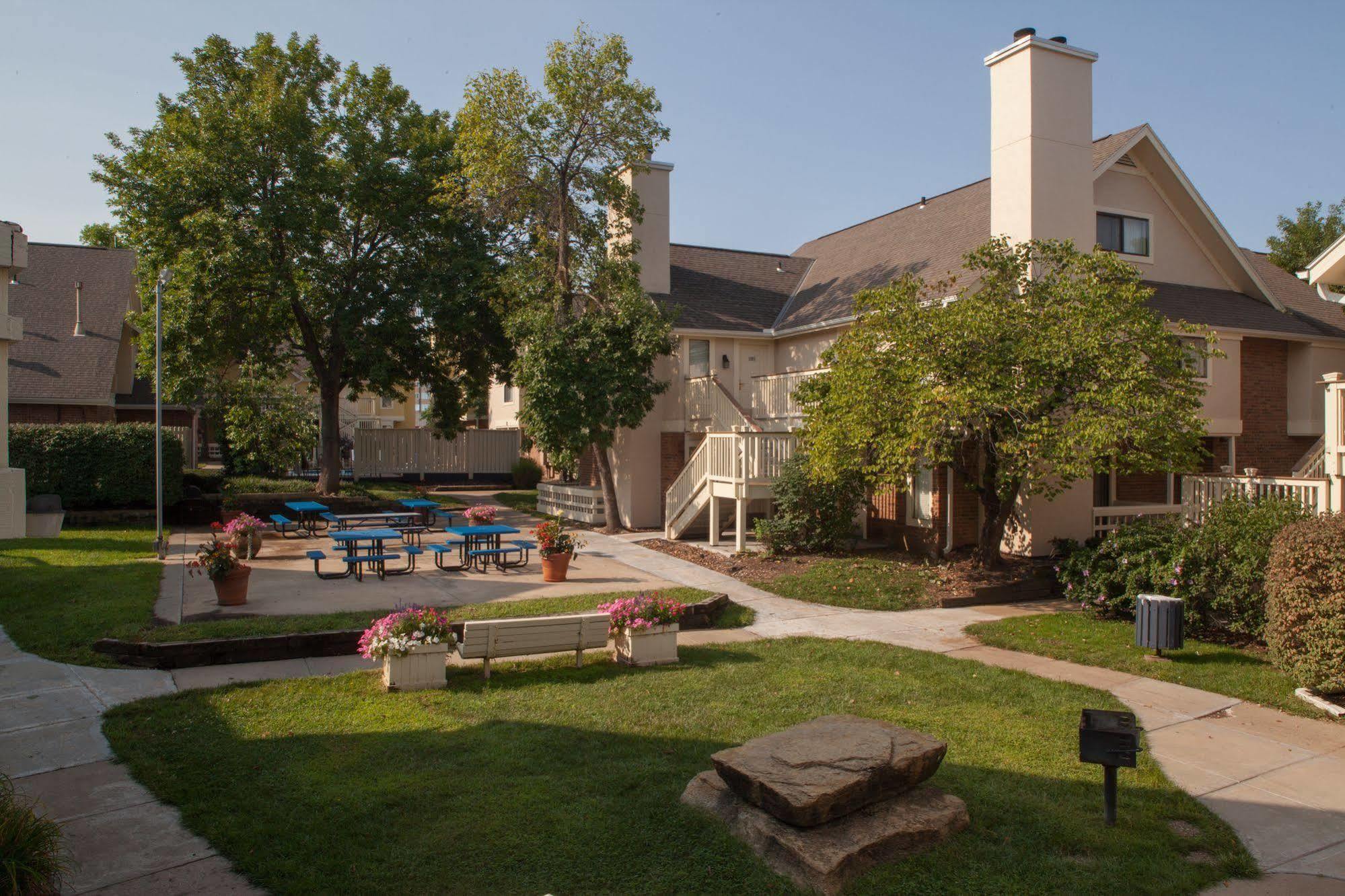 Cloverleaf Suites Kansas City Overland Park Exterior photo