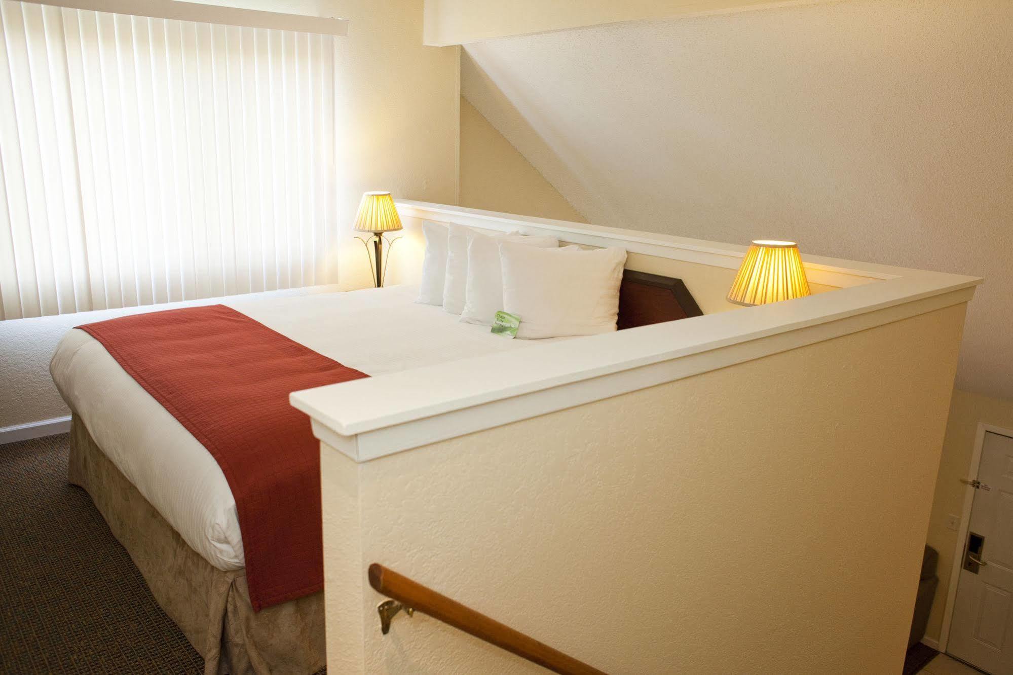 Cloverleaf Suites Kansas City Overland Park Exterior photo