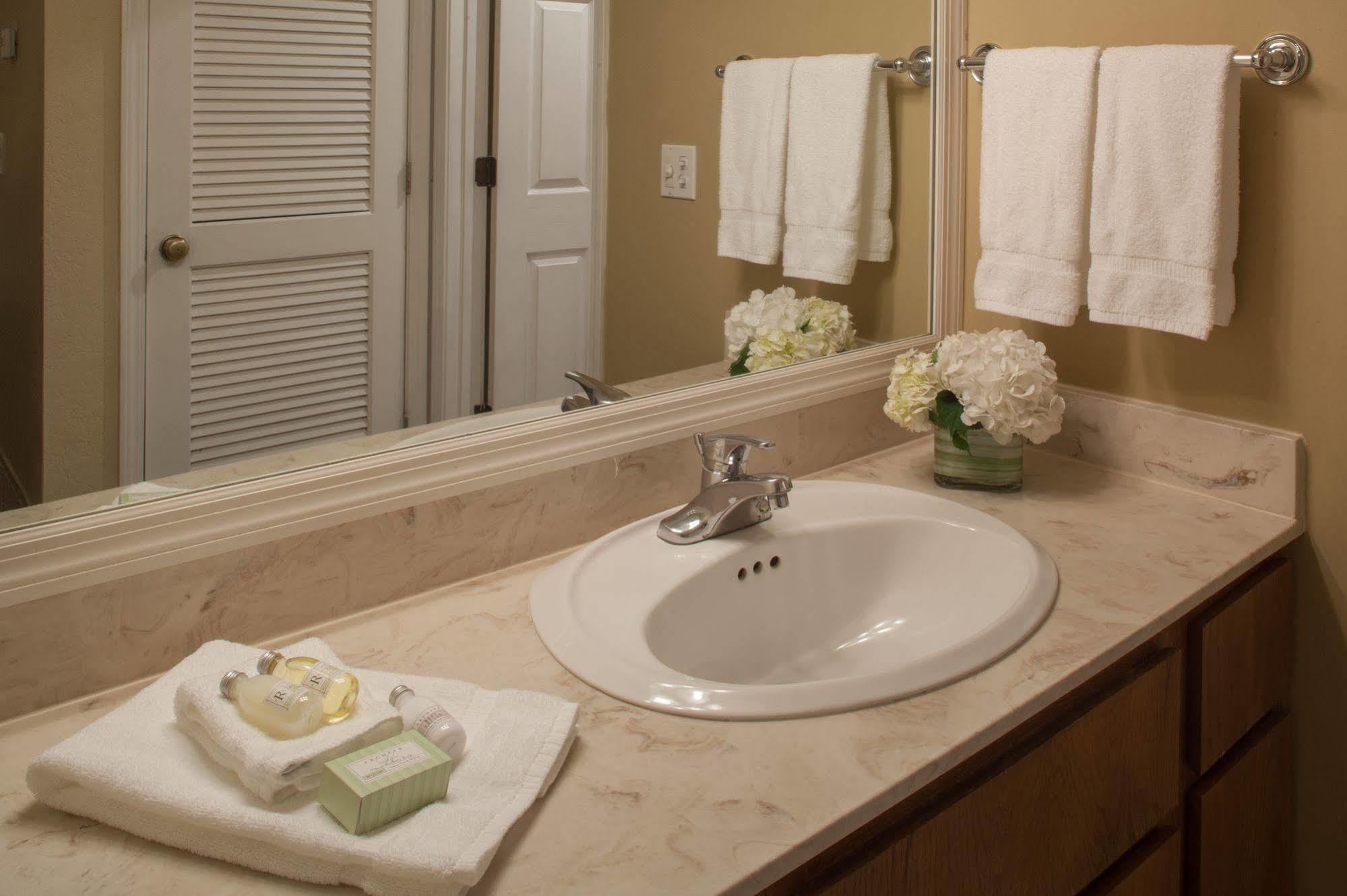 Cloverleaf Suites Kansas City Overland Park Exterior photo