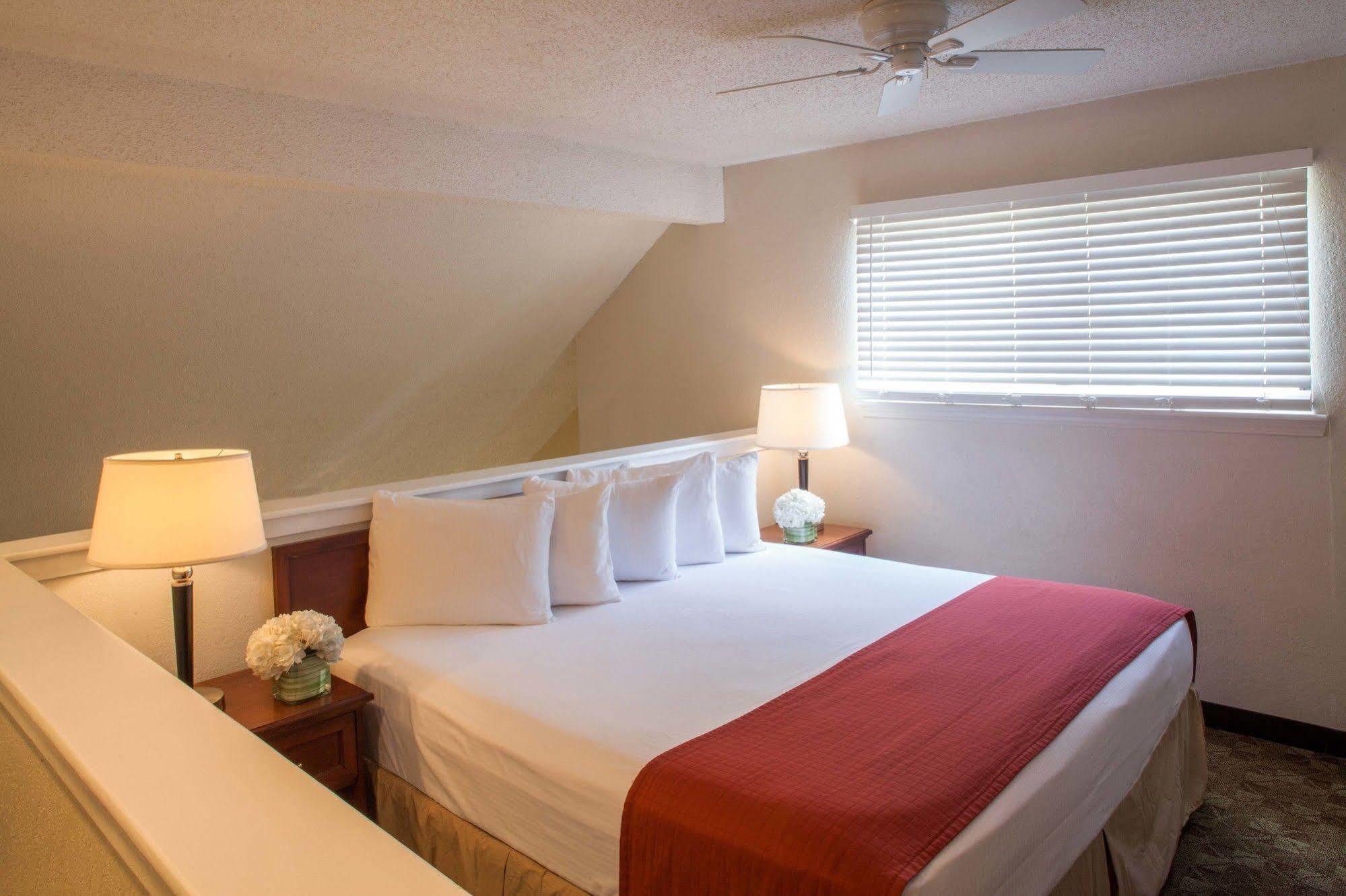 Cloverleaf Suites Kansas City Overland Park Exterior photo
