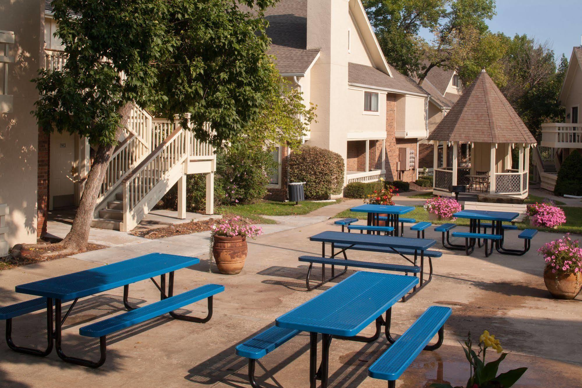 Cloverleaf Suites Kansas City Overland Park Exterior photo