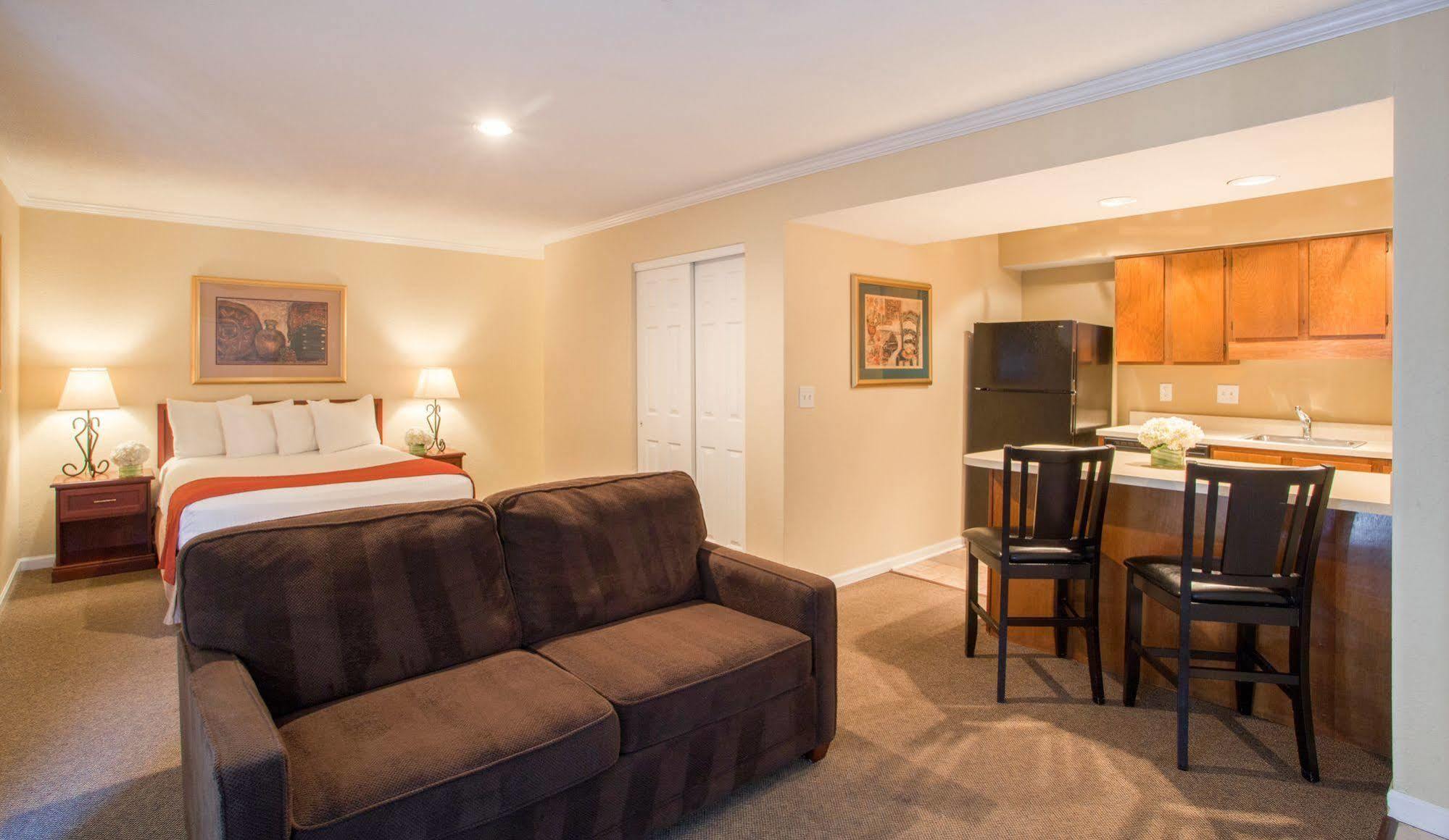 Cloverleaf Suites Kansas City Overland Park Exterior photo