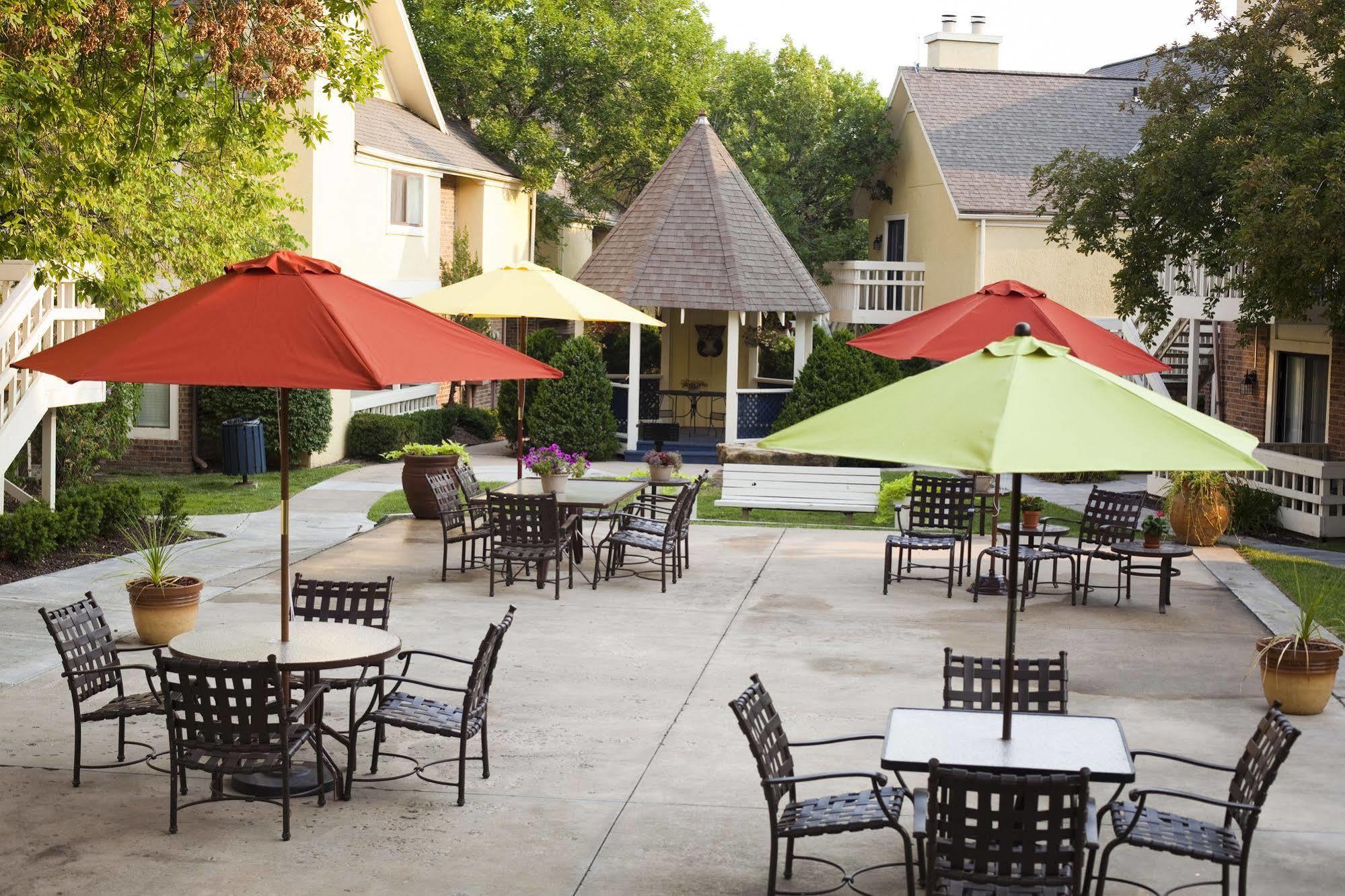 Cloverleaf Suites Kansas City Overland Park Exterior photo
